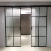 Puertas corredizas de granero de hierro y vidrio personalizadas con herrajes