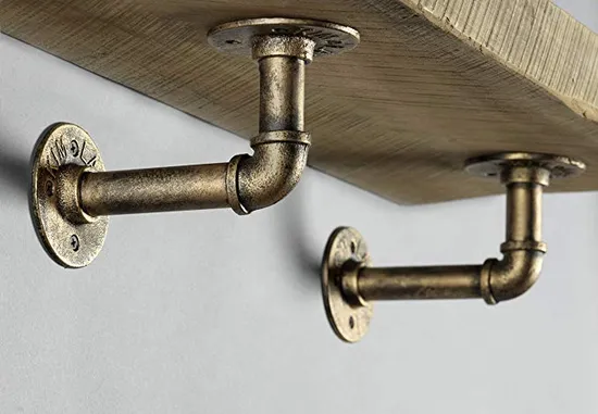 Colgadores y soportes para estanterías de tubos de bronce dorado y hierro macizo