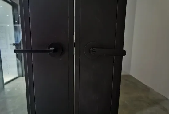Soluciones innovadoras para puertas Oficina moderna, mamparas divisorias de ambientes estilo francés