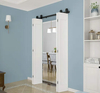 Bend Design Soporte de montaje en pared de metal para puertas dobles de madera - Kit de herrajes para puertas corredizas de granero plegables con fácil instalación