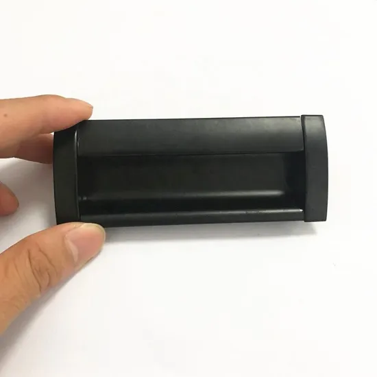 Los botones de aluminio integrados invisibles modernos del gabinete del guardarropa encubrieron las portillas del tirón del cajón