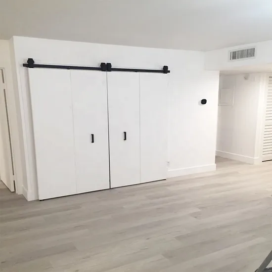 Herrajes para puertas de granero plegables de nuevo diseño: kit deslizante resistente con estilo moderno