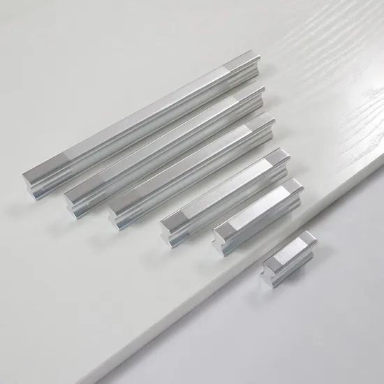Manija de puerta de armario de cocina de aluminio, herrajes para muebles, tirador de cajón plateado de 64mm
