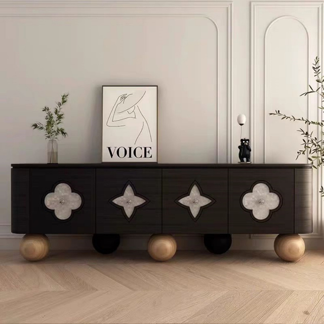 Mueble para TV de madera maciza de estilo francés: tallas de trébol de cuatro hojas, 2 cajones y estantes abiertos para sala de estar
