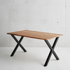 El vintage industrial modificado para requisitos particulares enmarca la forma del metal X que cena las patas de la mesa de caballete del restaurante