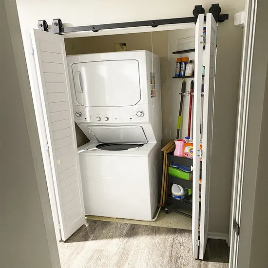 Herrajes para puertas de granero plegables de nuevo diseño: kit deslizante resistente con estilo moderno