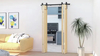 Bend Design Soporte de montaje en pared de metal para puertas dobles de madera - Kit de herrajes para puertas corredizas de granero plegables con fácil instalación