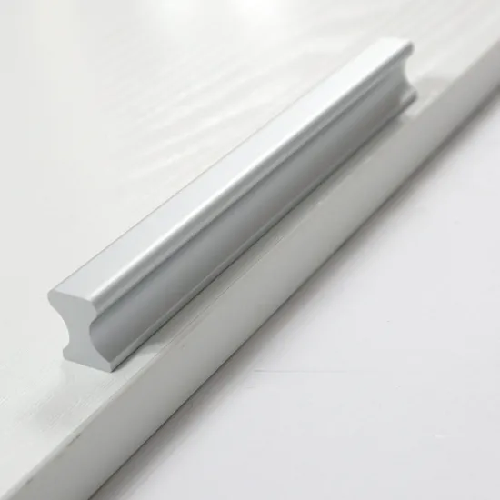 Manija de puerta de armario de cocina de aluminio, herrajes para muebles, tirador de cajón plateado de 64mm
