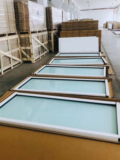 Puertas interiores de marco metálico de puerta de vidrio transparente abatible de estilo francés minimalista