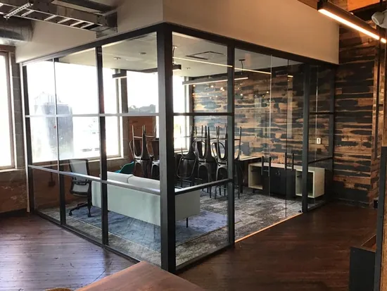 Soluciones innovadoras para puertas Oficina moderna, mamparas divisorias de ambientes estilo francés