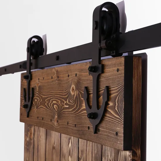 Sistema de riel para puerta de granero de acero al carbono negro de 6,6 pies para puertas interiores de madera – Rodillos resistentes para hogares modernos y rústicos