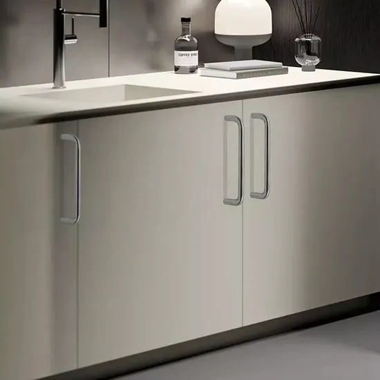Gabinetes y cajones sólidos en forma de U Muebles de cocina simples Tiradores de aluminio