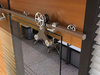 Herrajes industriales para puertas corredizas de granero con riel hexagonal sólido de 6.6 pies con ruedas de radios giratorias: elegantes y duraderos