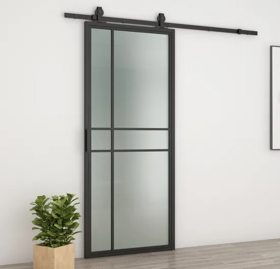 Moderna puerta corrediza de vidrio con marco de acero negro y herrajes