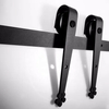 Juego clásico de herrajes para puertas de granero de acero negro: rieles Plum-Flow de 7 a 9 pies para puertas dobles y diseño de hogar rústico