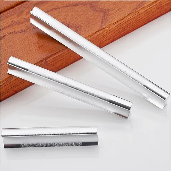 El cajón bicolor de las manijas del gabinete de cocina tira los botones de puerta de la aleación de aluminio