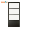 Puerta interior de vidrio con estructura de acero y placa protectora, sistema de puerta corrediza interior
