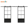 Puertas de vidrio transparente con marco de metal con soporte de doble patada y herrajes para puertas de granero