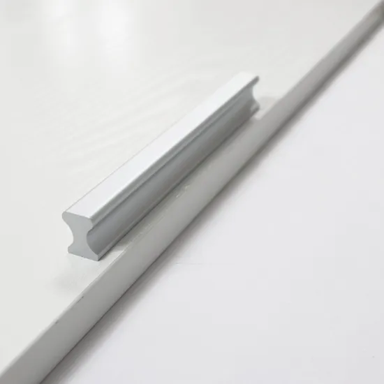 Manija de puerta de armario de cocina de aluminio, herrajes para muebles, tirador de cajón plateado de 64mm