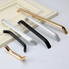 Accesorios de hardware para muebles Manijas Manija de gabinete de dormitorio de cocina en forma de U de aluminio dorado